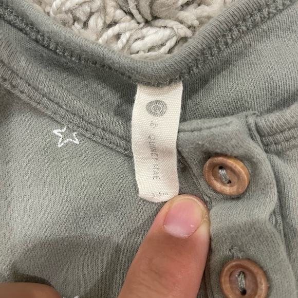 Quincy Mae star Romper 3-6 - Picture 3 of 3